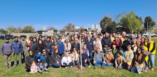 Actividad educativa y plantación comuniraria celebrando el Mes del Árbol